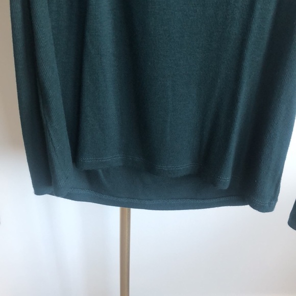 Aritzia Babaton Phil Off the Shoulder Top - Picture 9 of 11